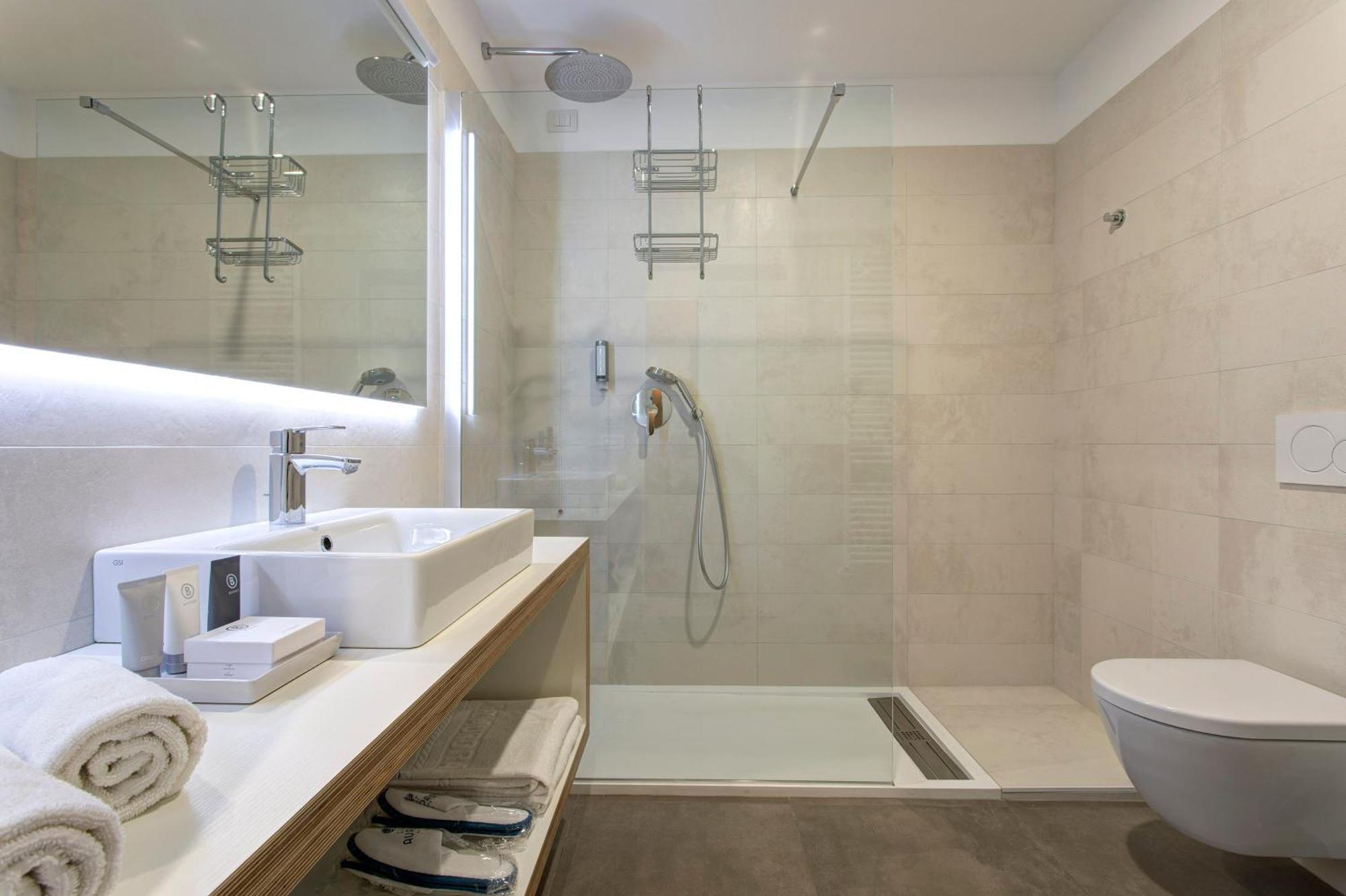 Deluxe Double or Twin Room Sea View