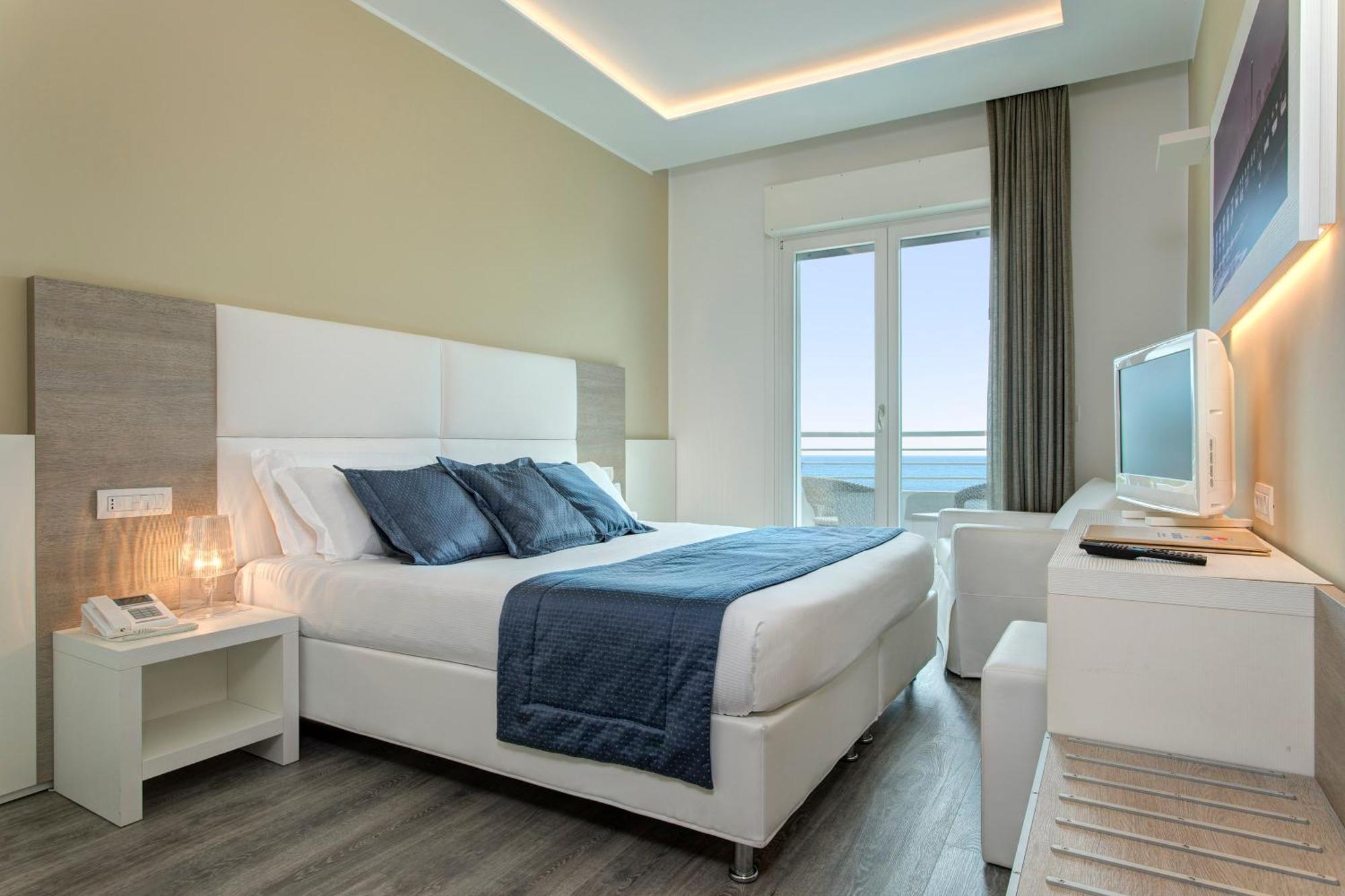 Deluxe Double or Twin Room Sea View